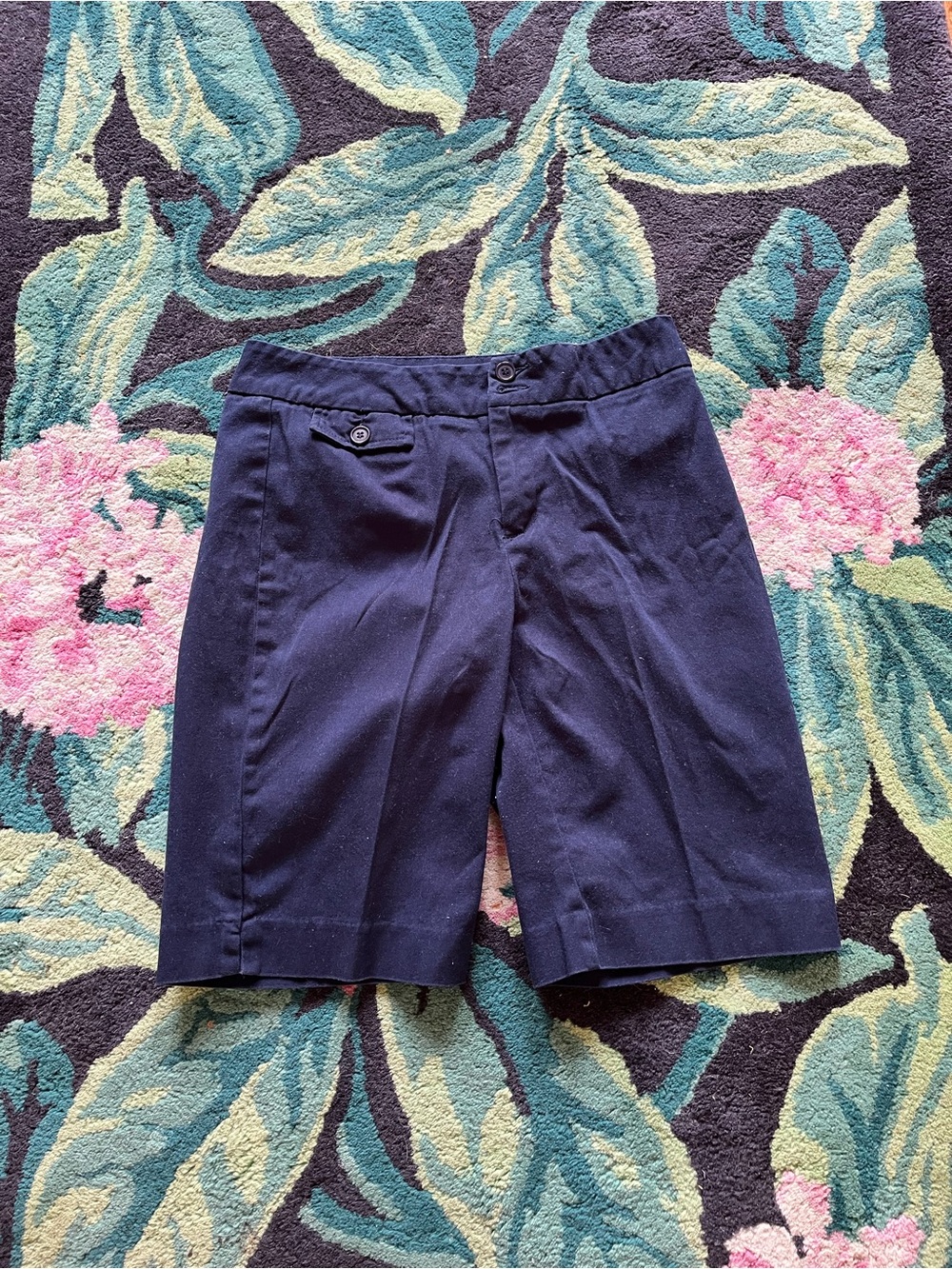 CHADWICKS. NAVY BLUE COTTON BERMUDAS. SIZE 6.